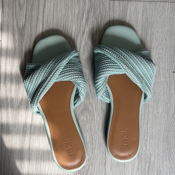 Nordstrom rack Chantelle slide sandal. 8 new - Picture 1 of 4